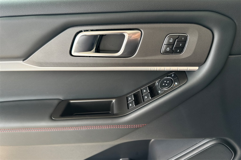 2025 Ford Explorer ST-Line photo 11