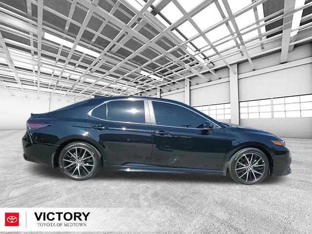 2024 Toyota Camry SE photo 2