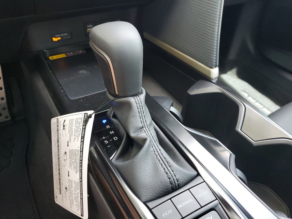 2025 Toyota Camry SE photo 21