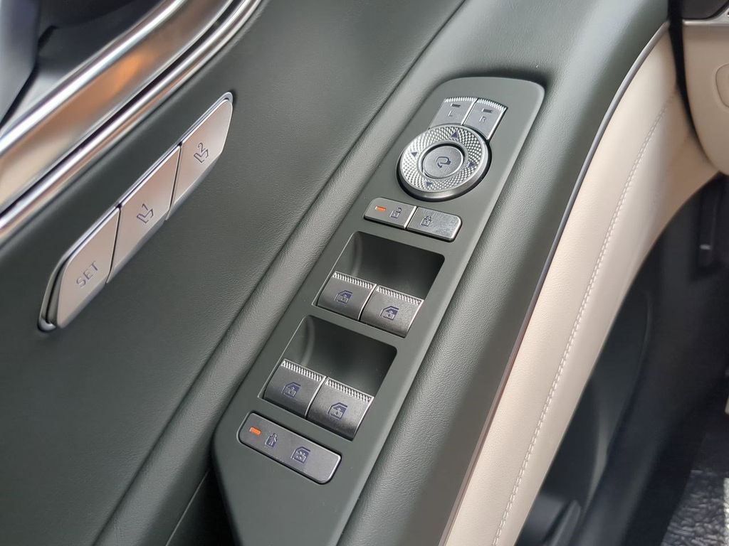 2025 Genesis GV80 2.5T Standard AWD photo 21