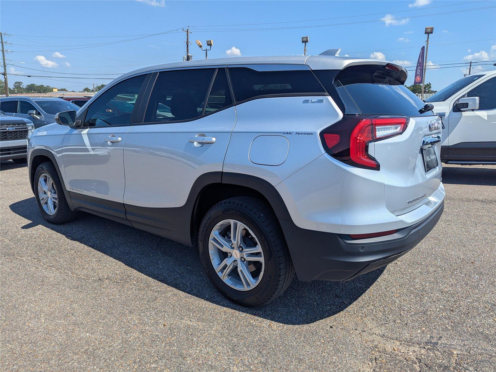 2022 Gmc Terrain SLE photo 3