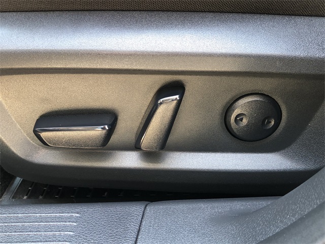 2023 Nissan Rogue SV photo 8