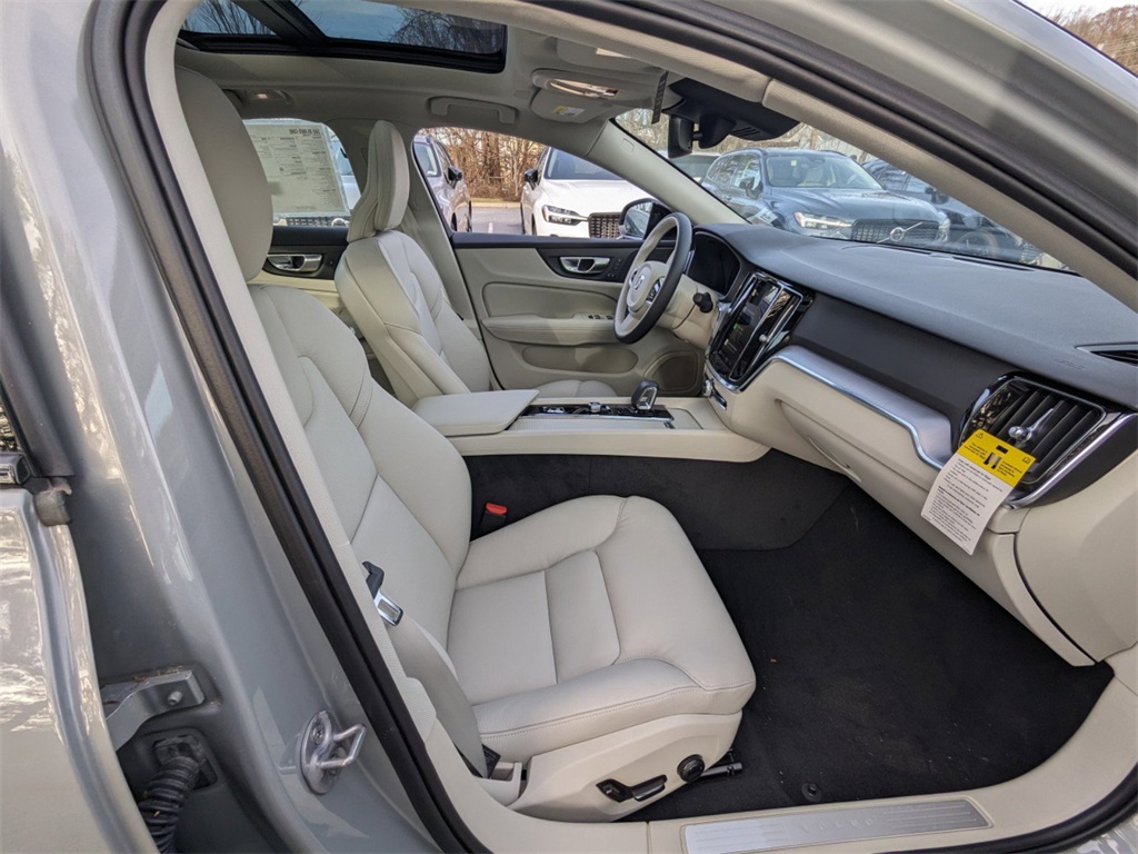 2024 Volvo S60 B5 Core photo 3