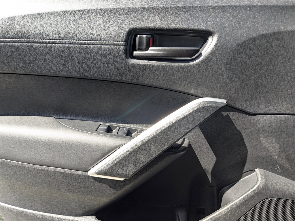2022 Toyota Corolla Cross LE photo 20