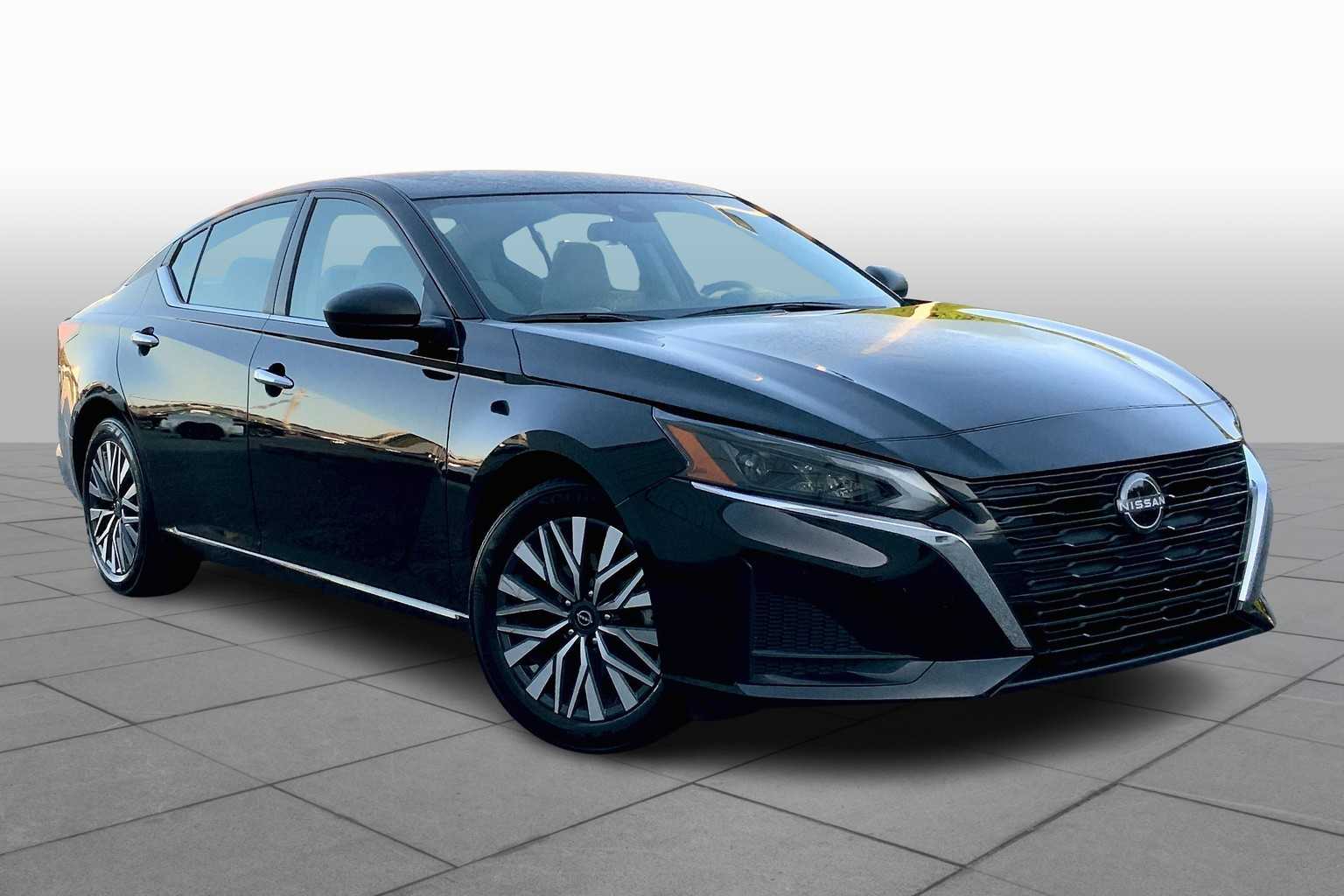 2024 Nissan Altima 2.5 SV photo 2