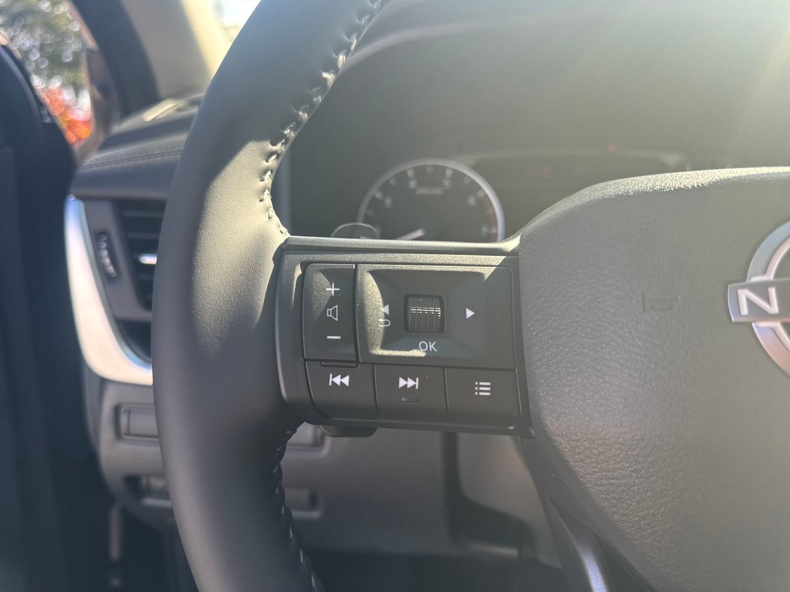 2026 Nissan Rogue SV photo 12