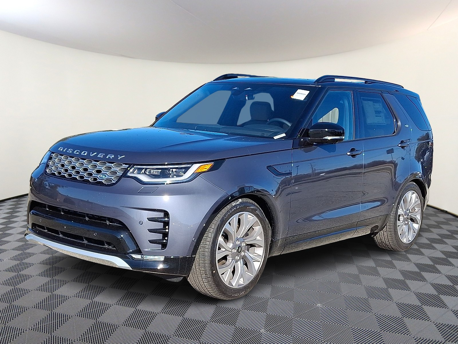 2026 Land Rover Discovery Gemini Edition's photo