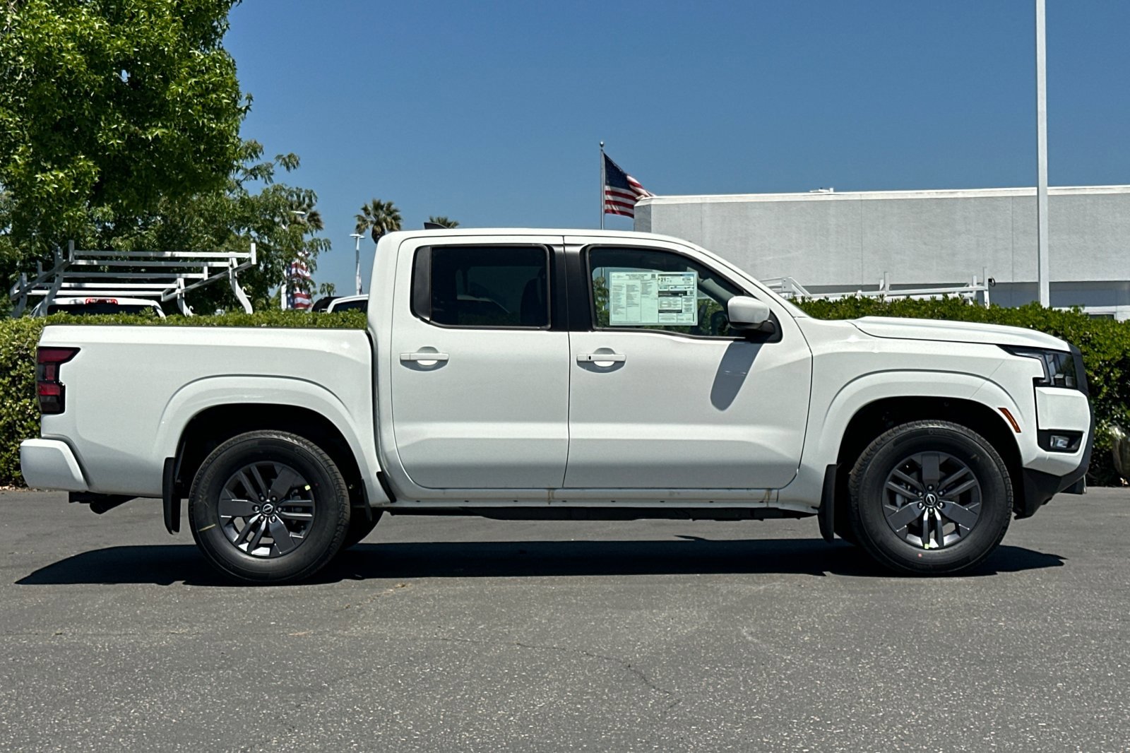 2025 Nissan Frontier SV photo 3