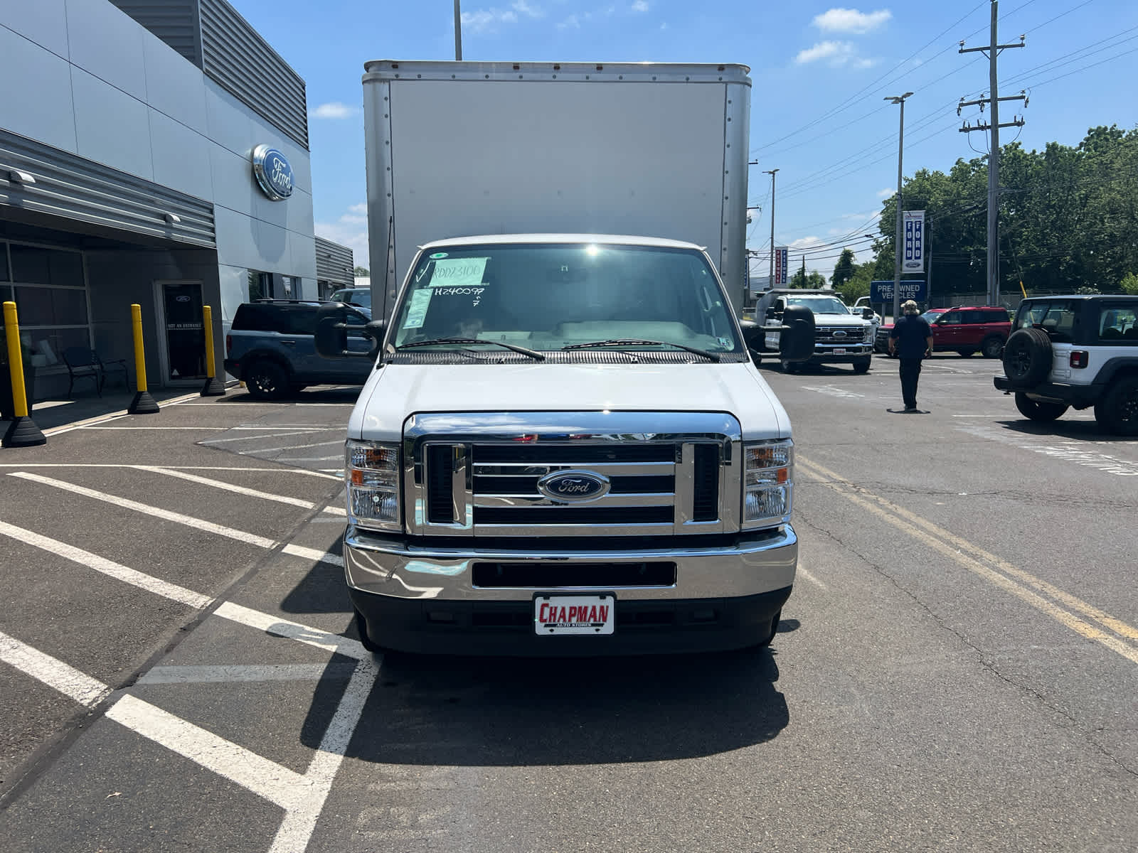 2024 Ford E-450 photo 2