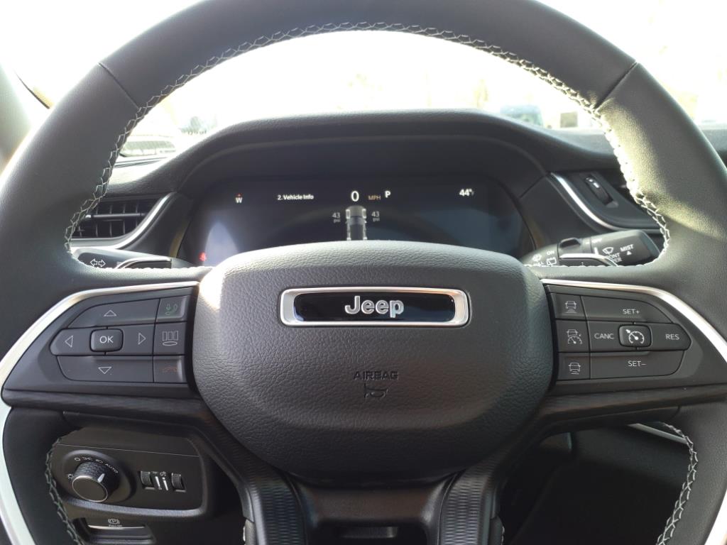 2024 Jeep Grand Cherokee Laredo photo 14