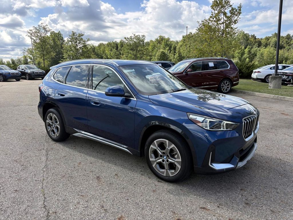 2025 BMW X1 28i