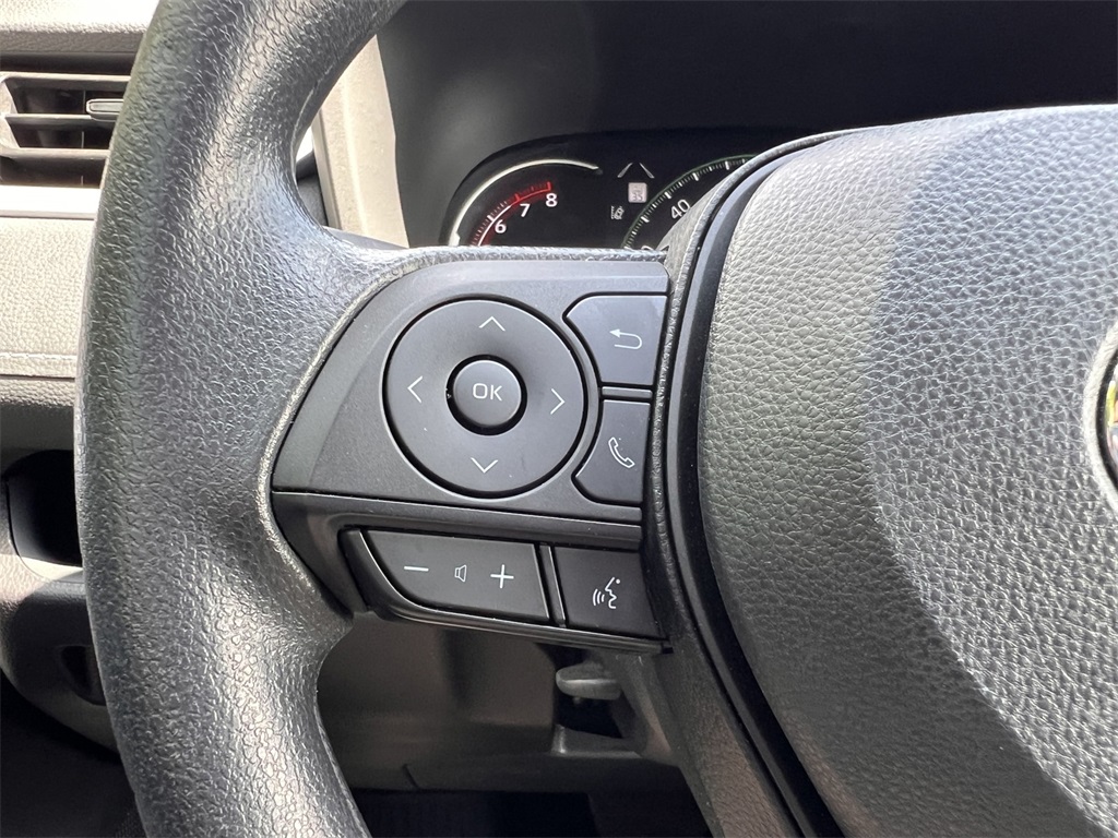 2024 Toyota RAV4 XLE photo 24