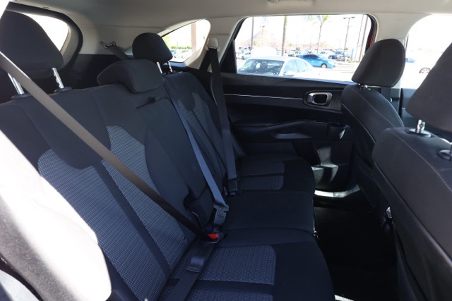 2023 Kia Sorento LX photo 16