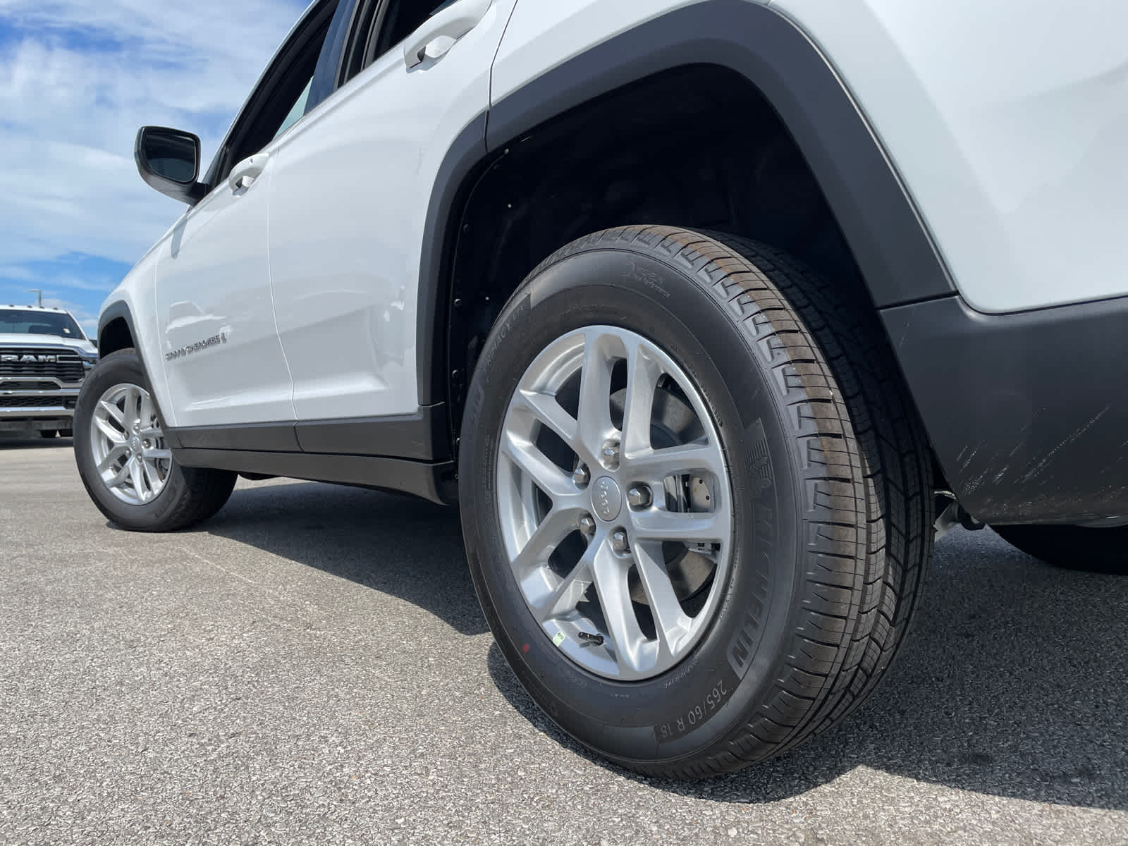 2025 Jeep Grand Cherokee Laredo X photo 4
