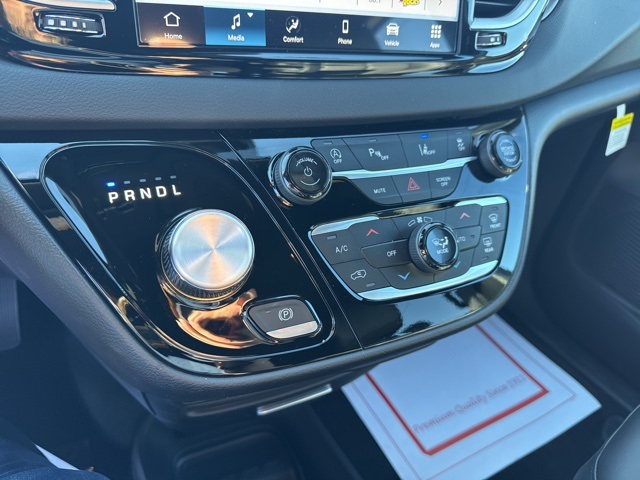 2025 Chrysler Voyager L photo 15