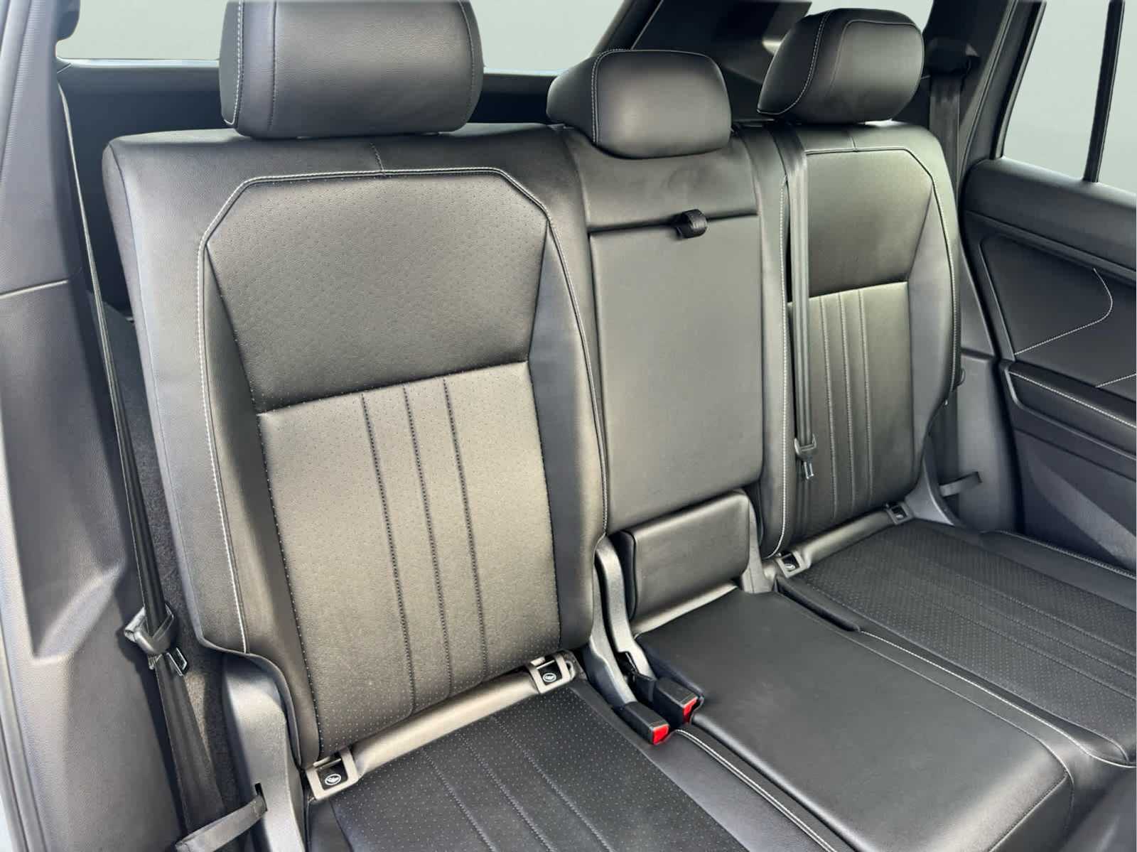 2023 Volkswagen Tiguan SE R-Line Black photo 40