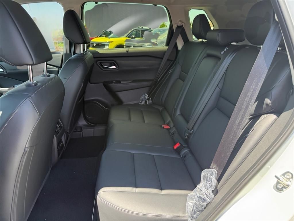 2025 Nissan Rogue SL photo 17