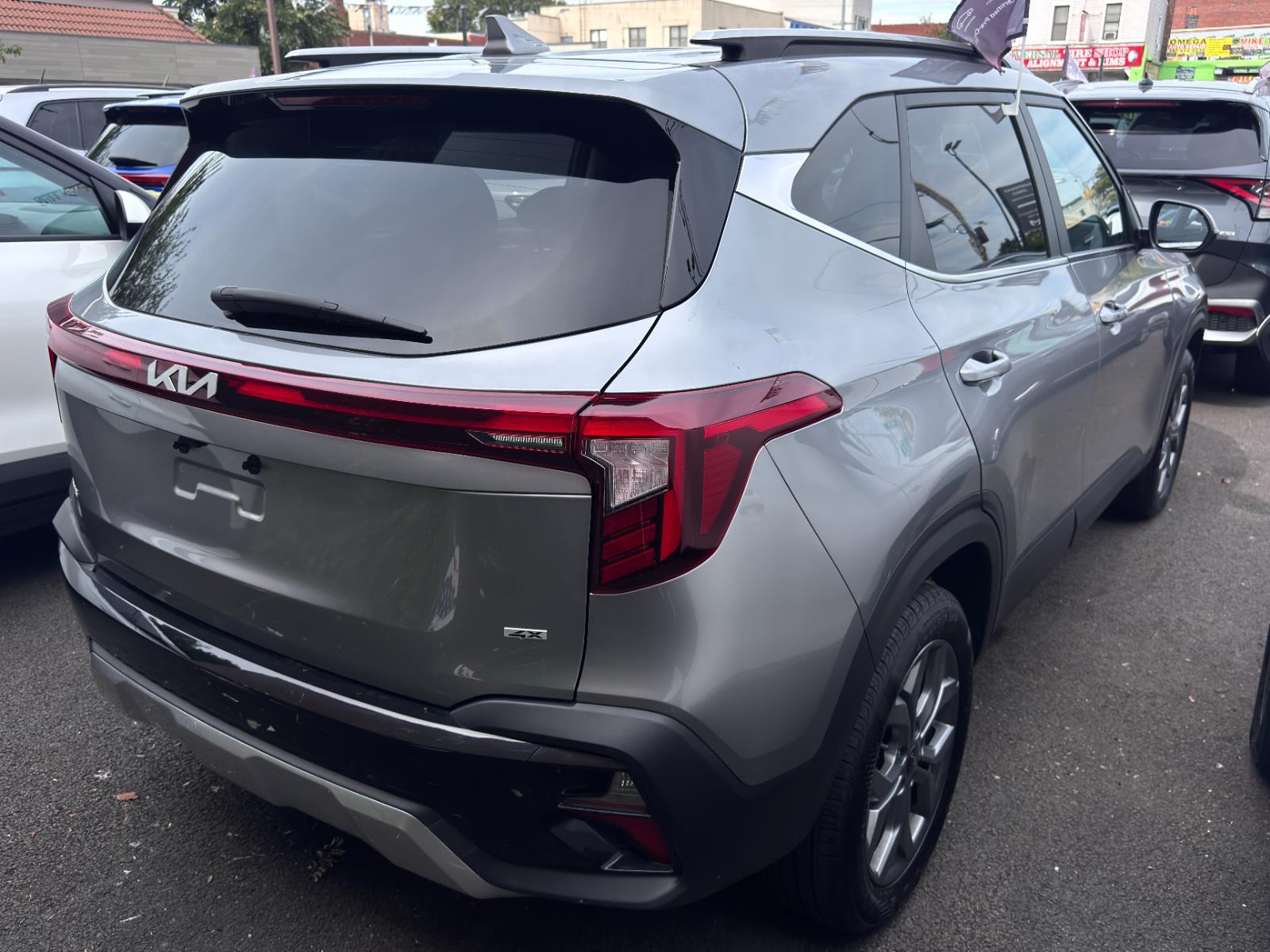 2024 Kia Seltos S photo 3