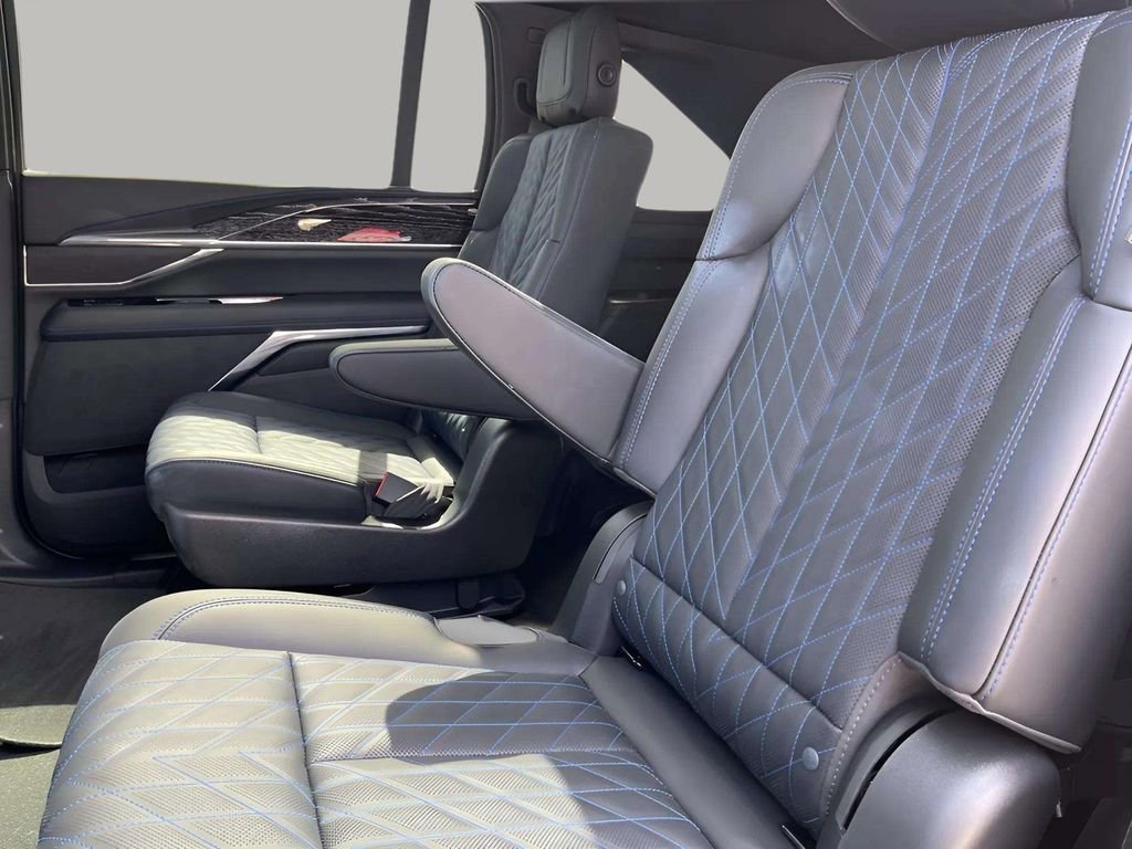 2025 Cadillac Escalade IQ Luxury photo 14