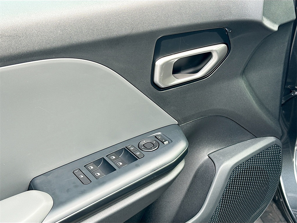 2025 Kia K4 LXS photo 16