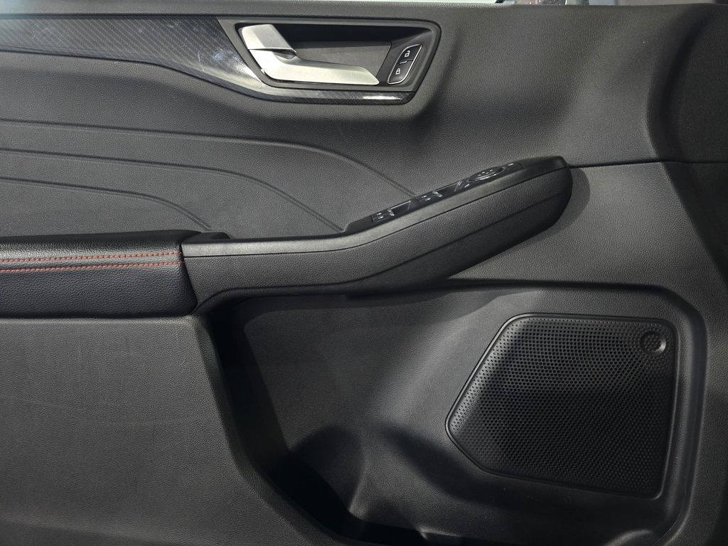 2023 Ford Escape Hybrid ST-Line photo 12