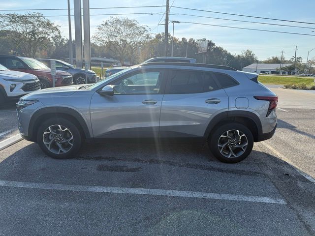 2024 Chevrolet Trax LT photo 3