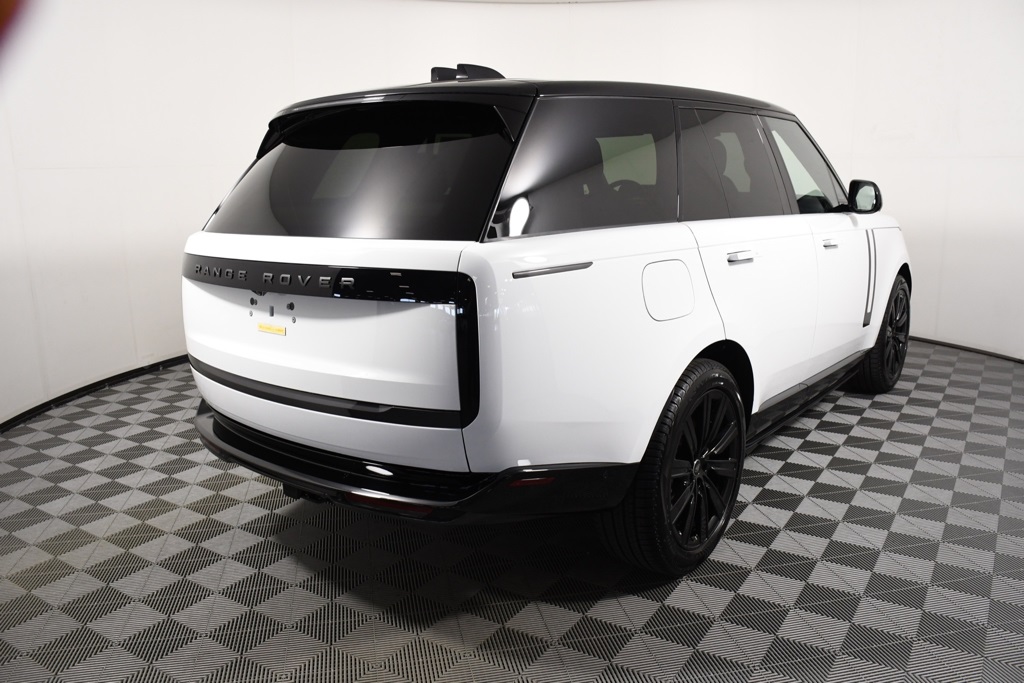 2025 Land Rover Range Rover SE photo 5