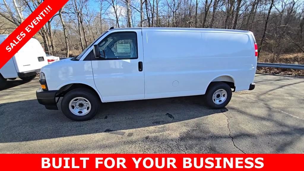 2025 Chevrolet Express 2500 Work Van Cargo photo 3
