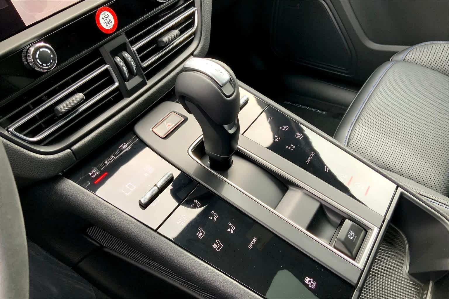 2024 Porsche Macan T photo 13