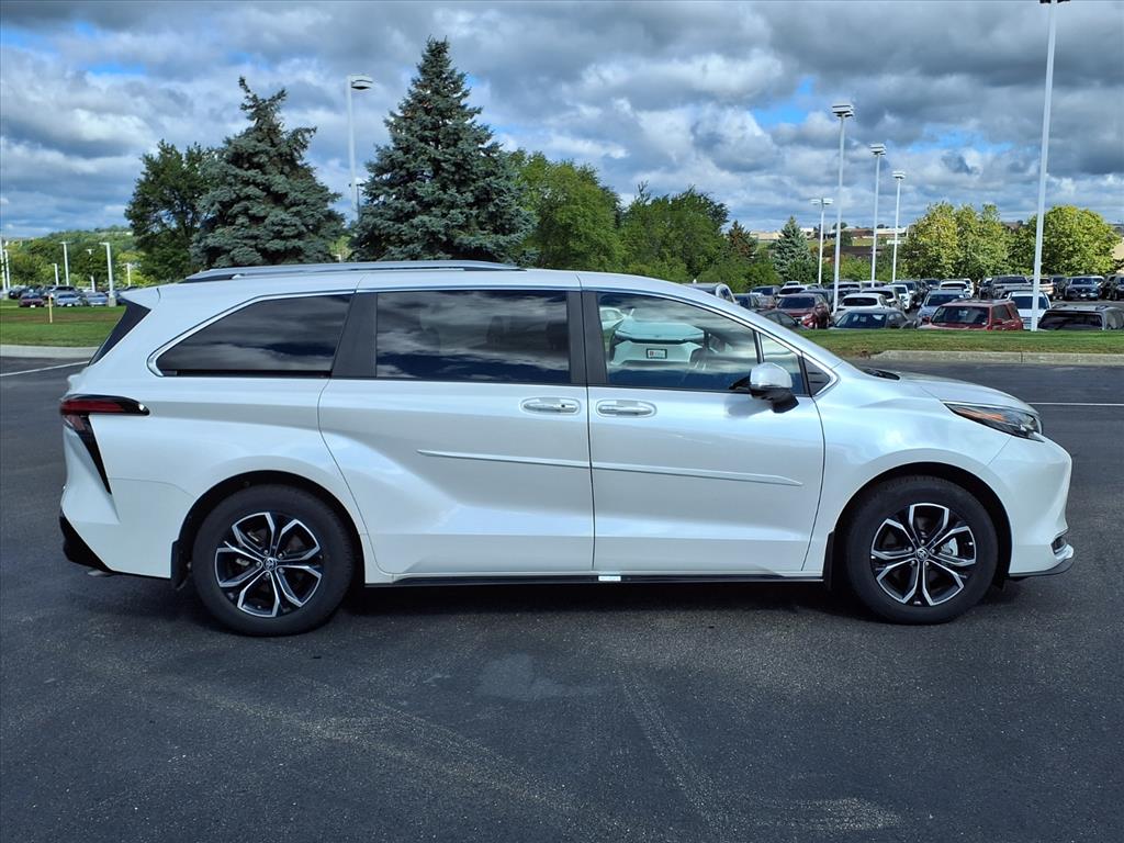 Certified 2025 Toyota Sienna Platinum with VIN 5TDESKFC6SS162079 for sale in Burnsville, Minnesota