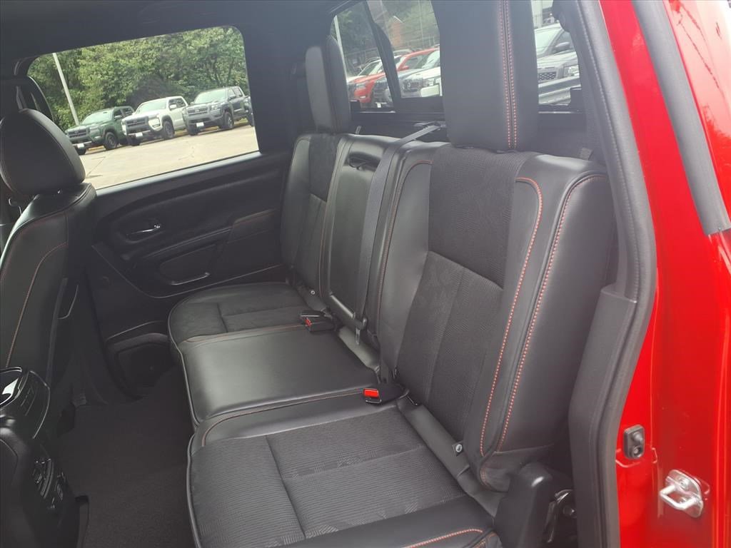 2024 Nissan Titan PRO-4X photo 9