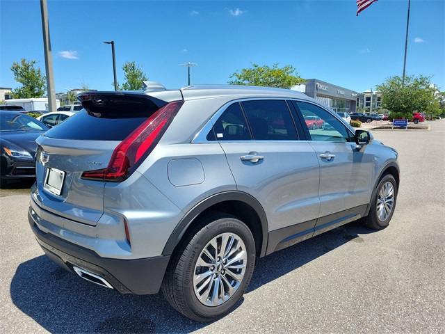 2024 Cadillac XT4 Premium Luxury photo 3