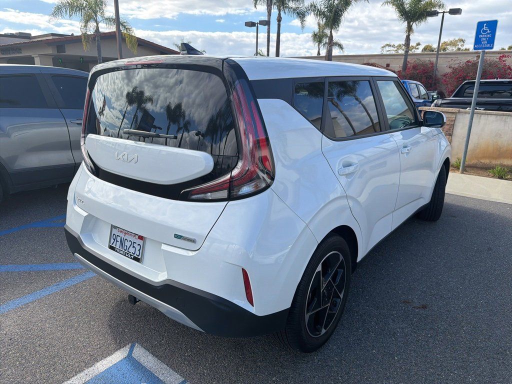 2023 Kia Soul EX photo 3