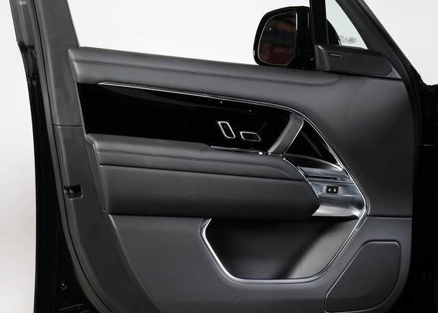 2023 Land Rover Range Rover SE photo 18