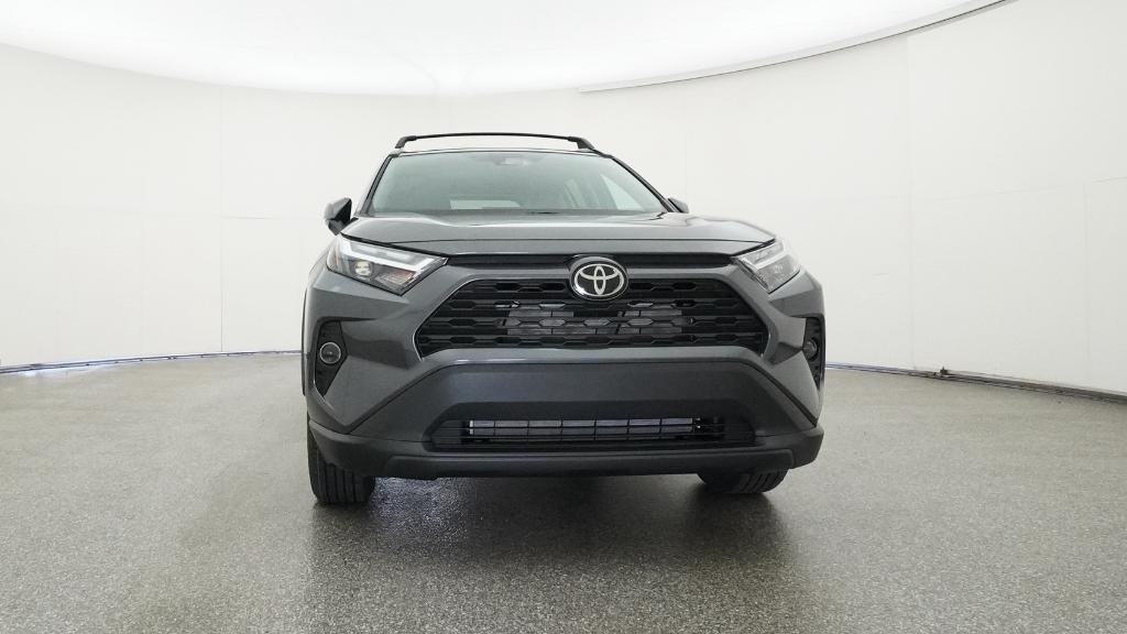 2025 Toyota RAV4 XLE photo 3