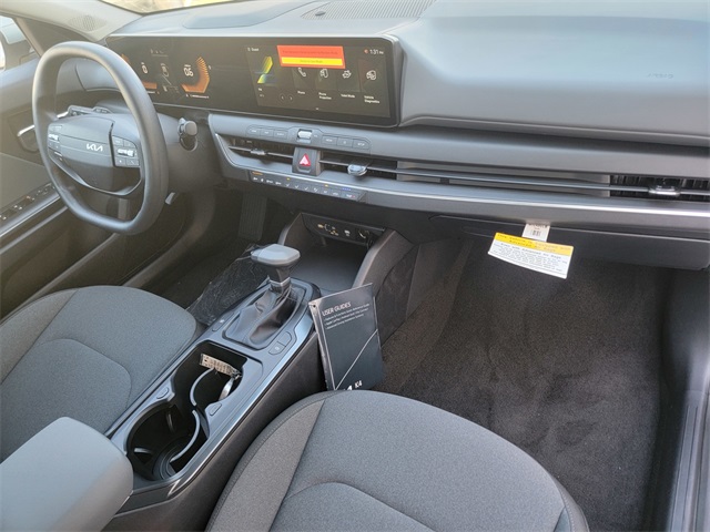2025 Kia K4 LXS photo 16