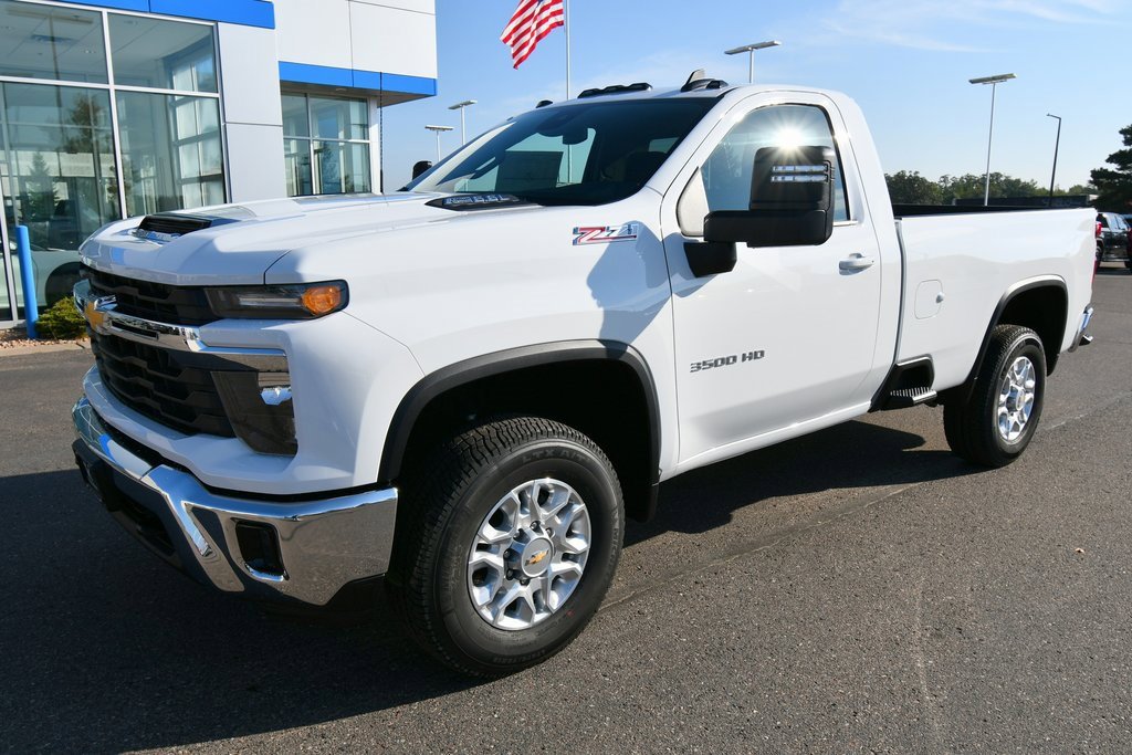 2026 Chevrolet Silverado 3500HD LT photo 2