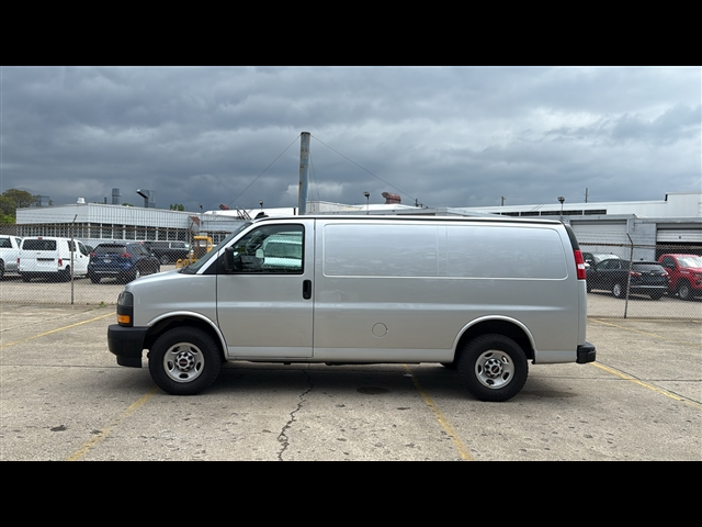 2021 Gmc Savana Cargo 2500 photo 2