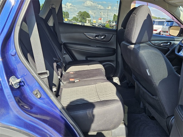 2019 Nissan Rogue SV photo 16