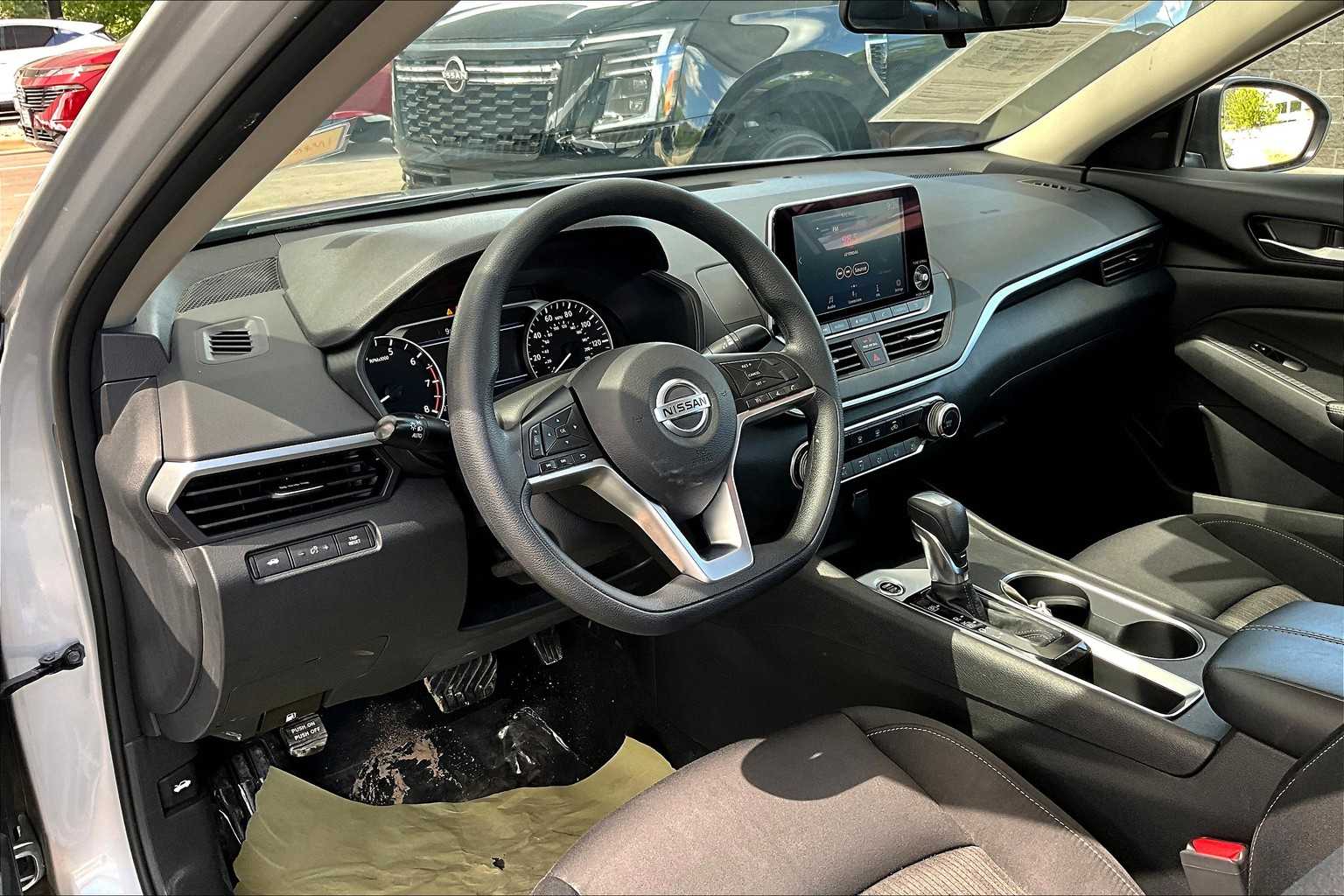 2022 Nissan Altima 2.5 SV photo 11
