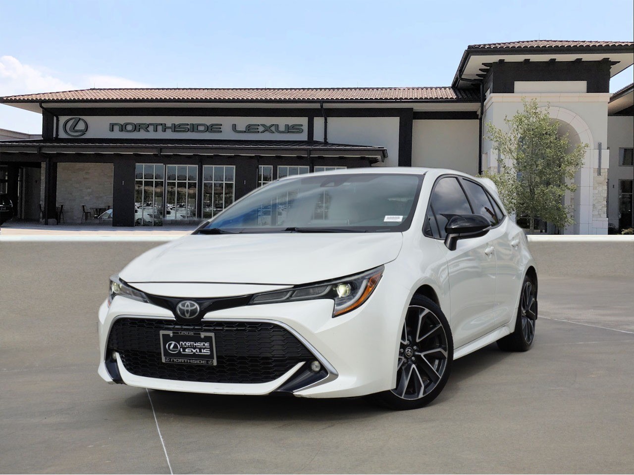 2019 Toyota Corolla Hatchback XSE's photo