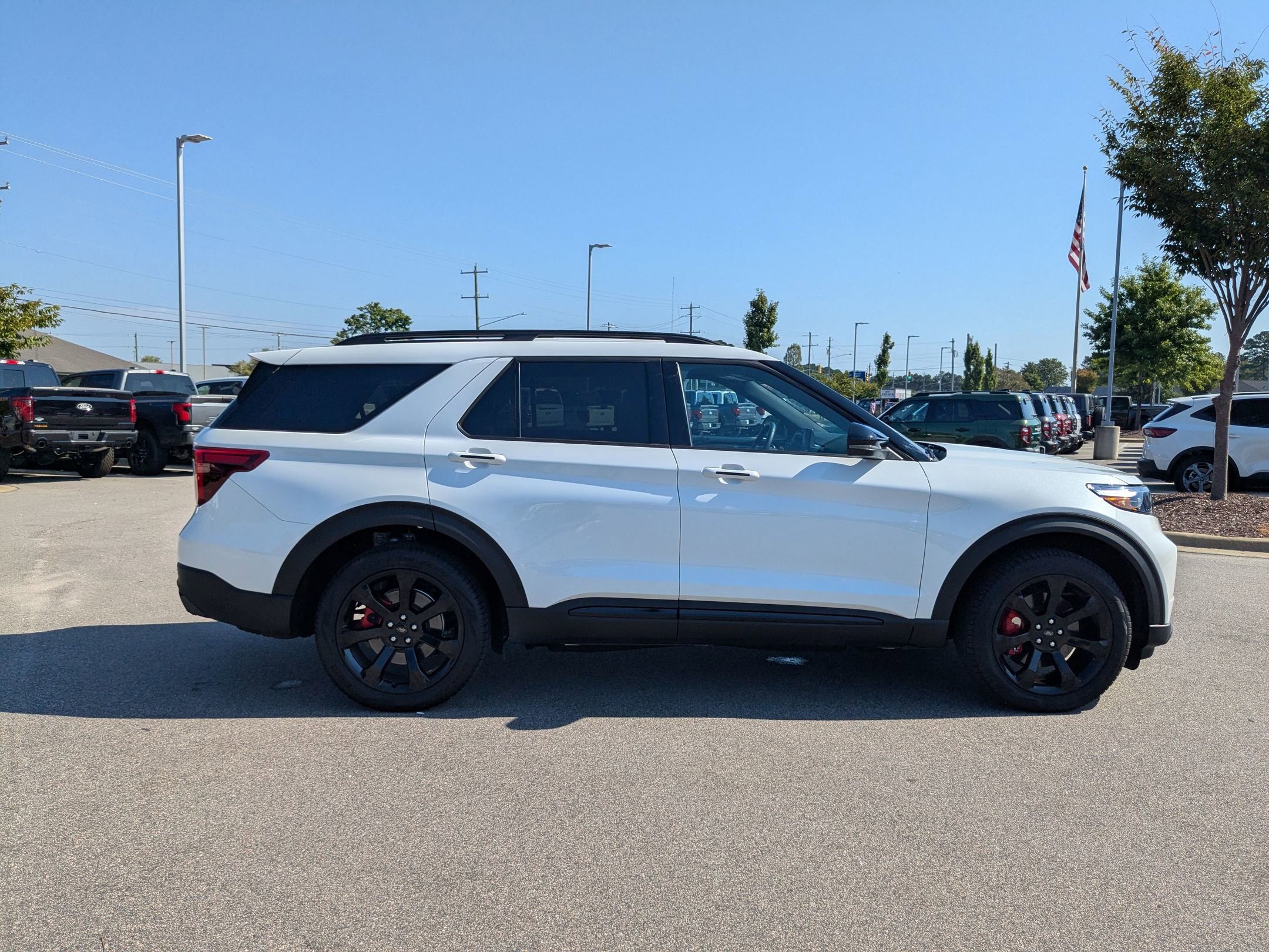 2024 Ford Explorer ST photo 7