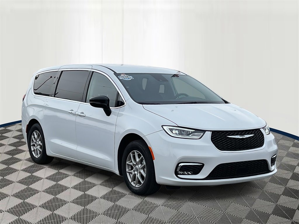 2024 Chrysler Pacifica Touring L photo 7