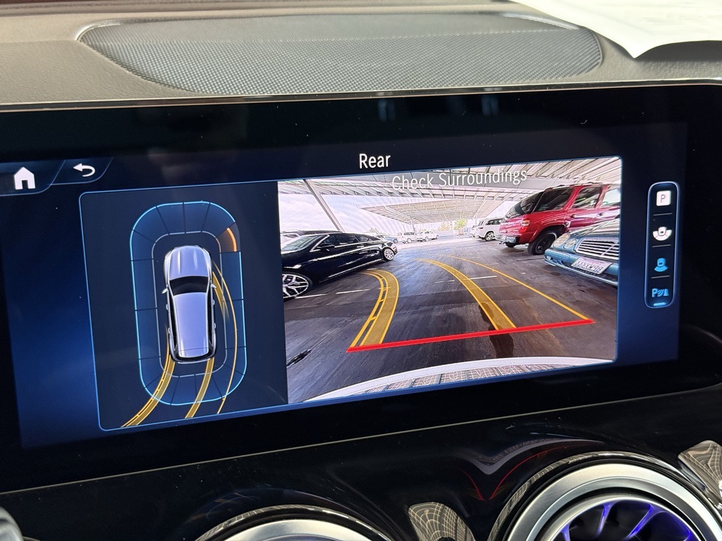 2025 Mercedes Benz GLB 250 4MATIC photo 2