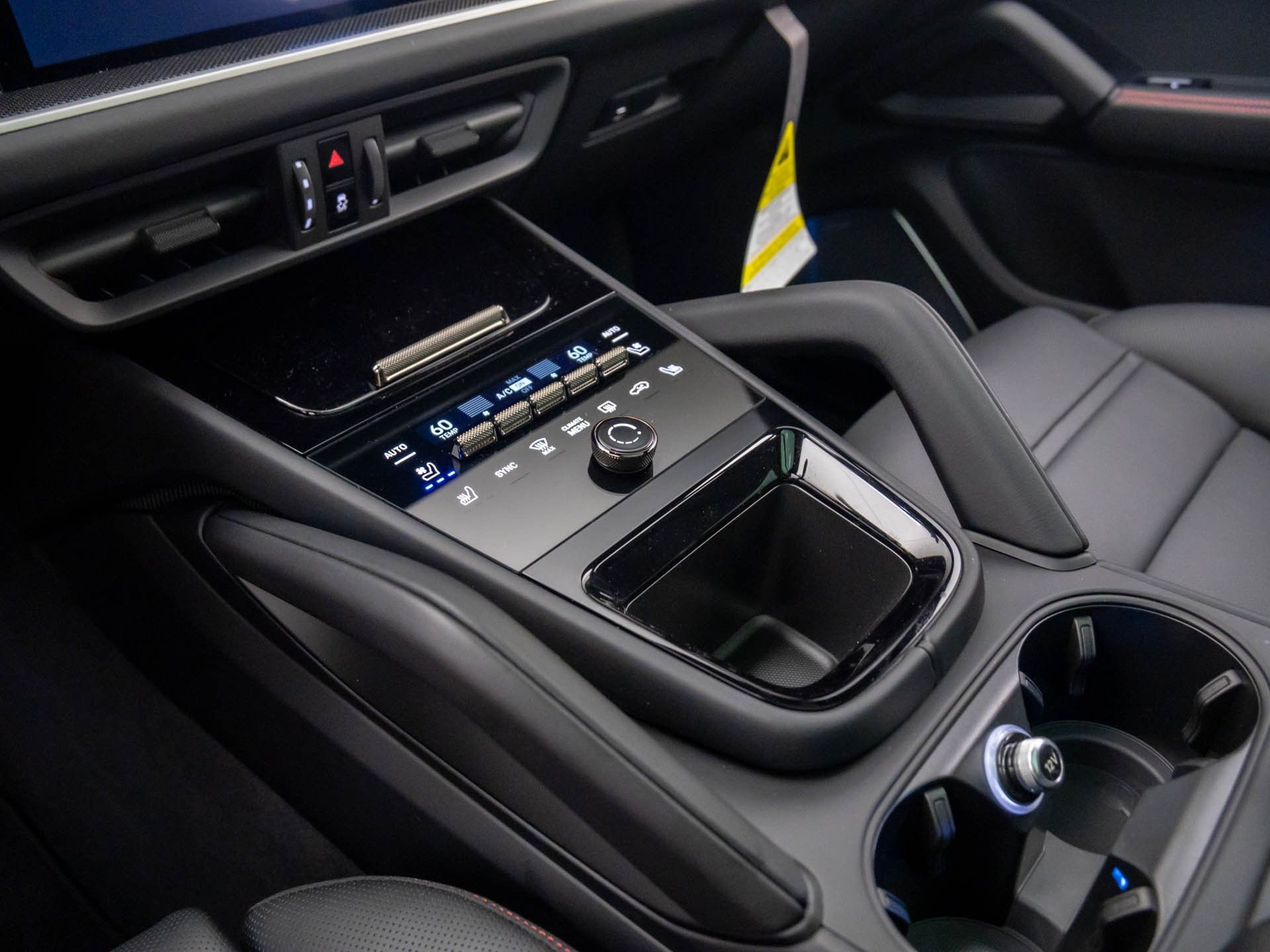 2025 Porsche Cayenne E-Hybrid Turbo photo 12