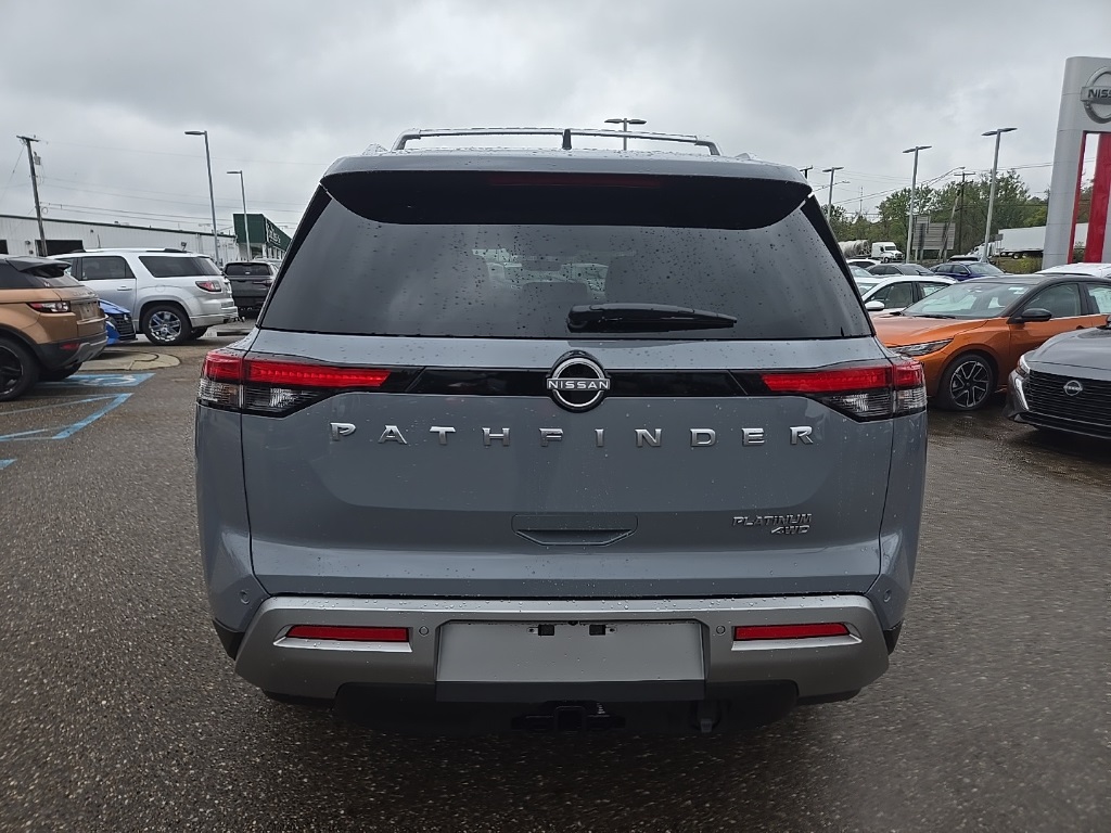 2025 Nissan Pathfinder Platinum photo 4