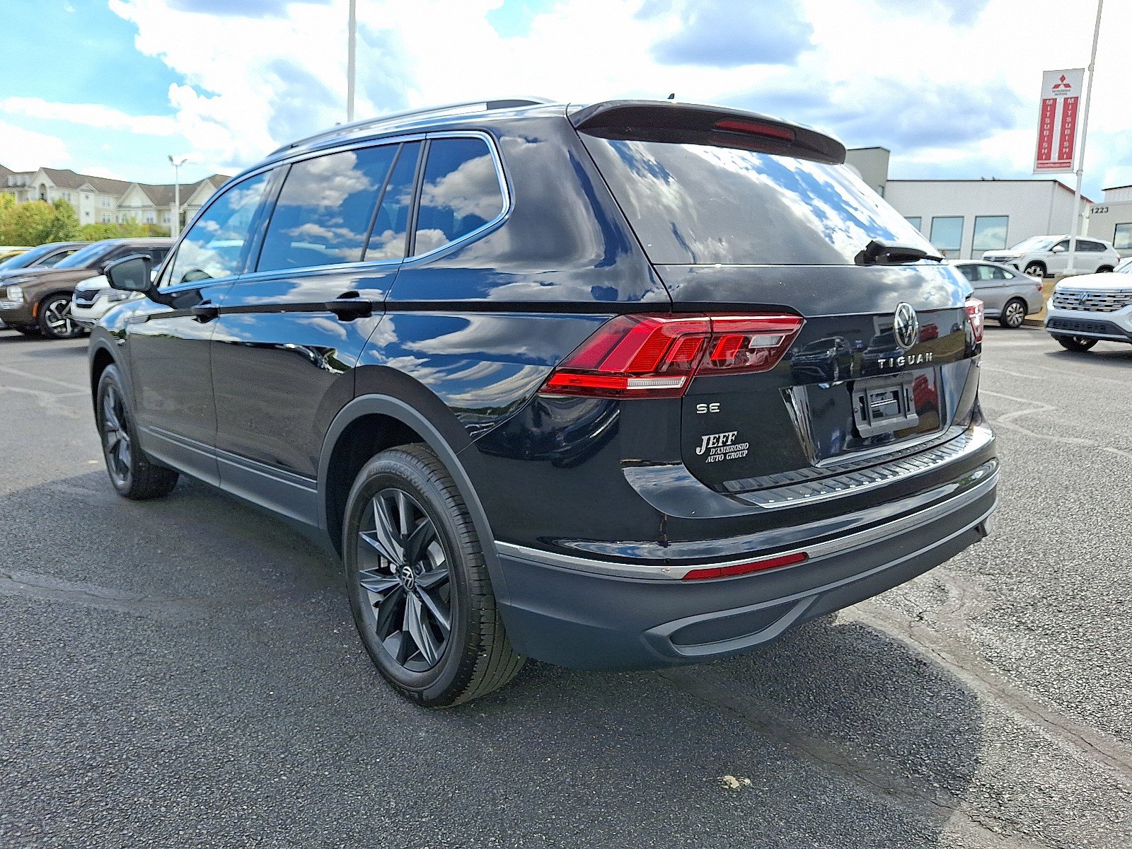 2024 Volkswagen Tiguan SE photo 3