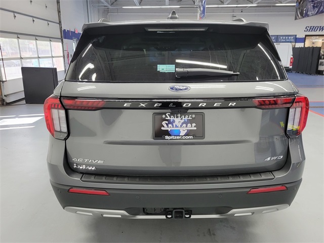 2025 Ford Explorer photo 4