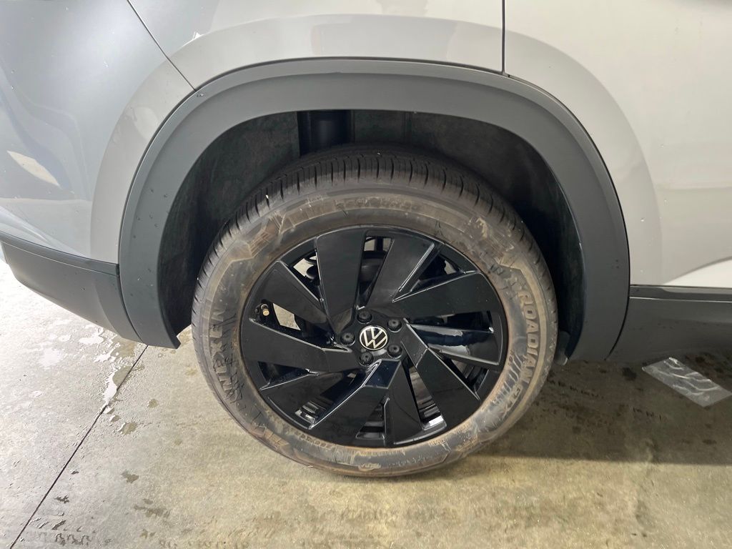 2024 Volkswagen Atlas Cross Sport SE Technology photo 30