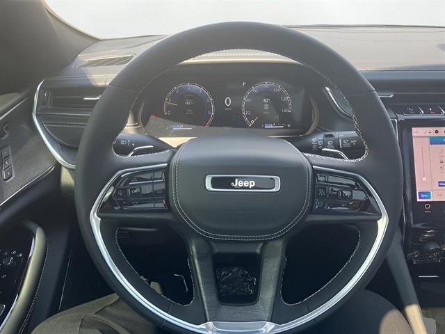2023 Jeep Grand Cherokee Overland photo 11